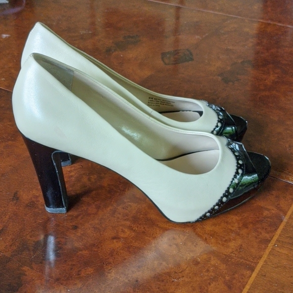 Hard to find Franco Sarto peep toe wingtip heels - Picture 4 of 10